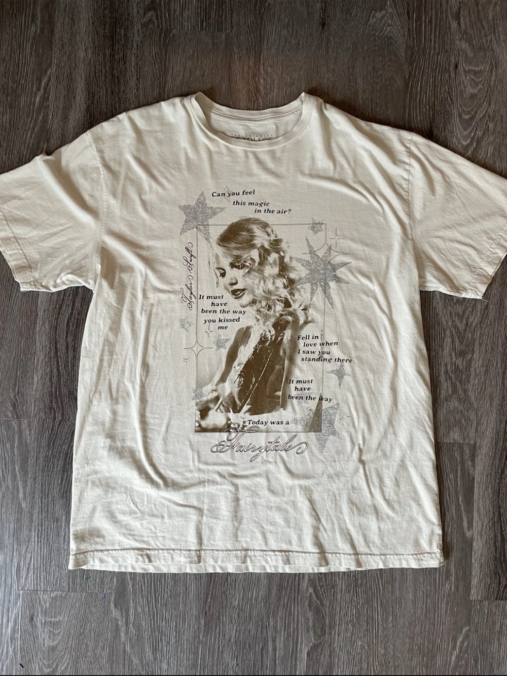 TAYLOR SWIFT TV Fearless Magic in the Air Oversized Tee Shirt XL  RARE - Picture 2 of 3